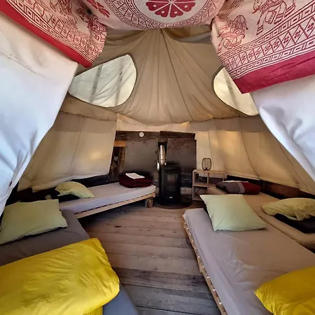 Village Tipi * La Féclaz