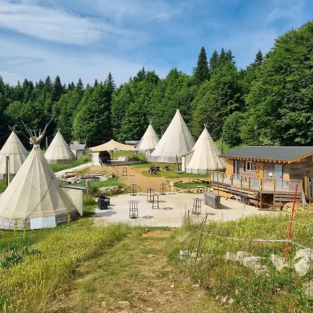 Village Tipi Campismo de Luxo